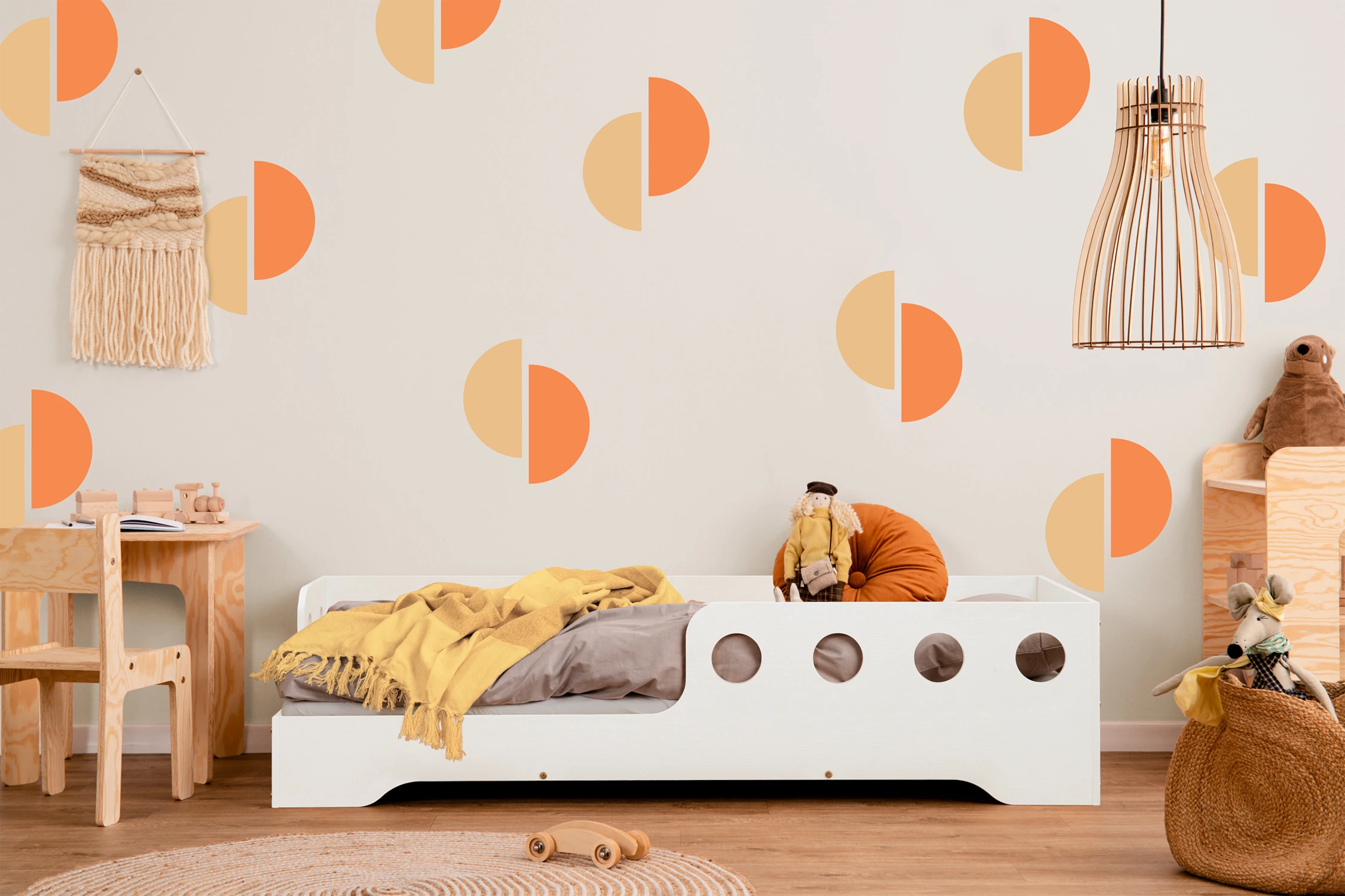 Lit en bois fabriqué en contreplaqué de pin couleur blanc avec entrée à gauche