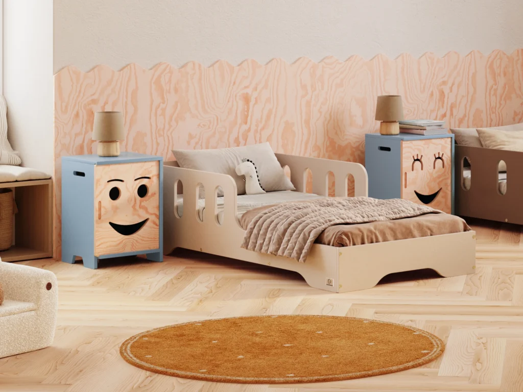 Armadi in legno blu con faccine sorridenti e letto per bambini color cashmere