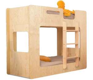 Letto a castello in compensato di pino color legno naturale con scaletta a destra