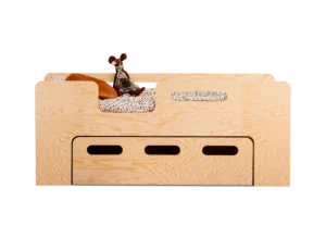 Letto in legno realizzato in compensato di pino color naturale con ingresso a sinistra e cassetto