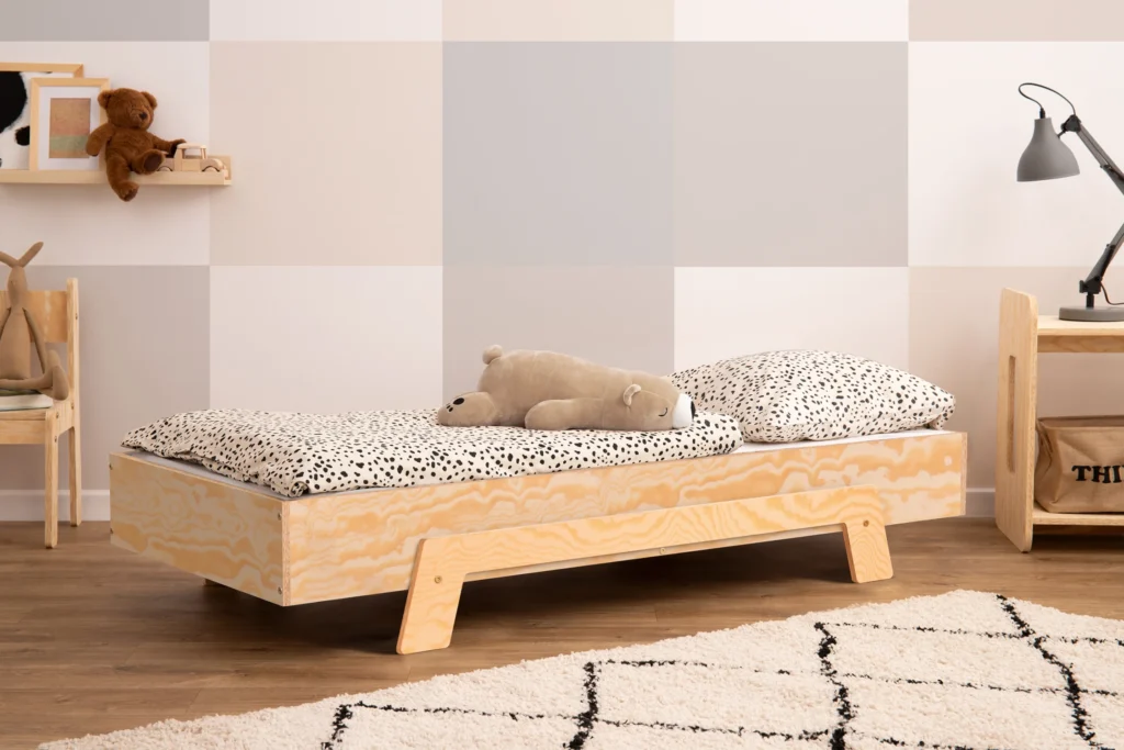 Lit pour enfant en bois fabriqué en contreplaqué de pin sans barrières couleur bois naturel