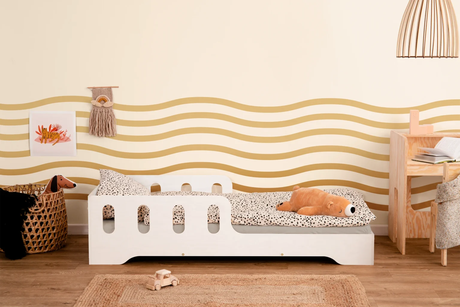 Letto singolo per bambini in legno con barriera di sicurezza e rete TILA 6 Montessori