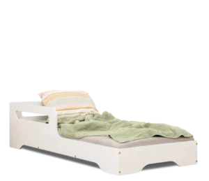Lettino per bambini in legno, realizzato in compensato di pino con sponda di protezione di colore bianco