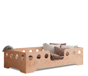 Letto in legno realizzato in compensato di pino color legno naturale con accesso centrale