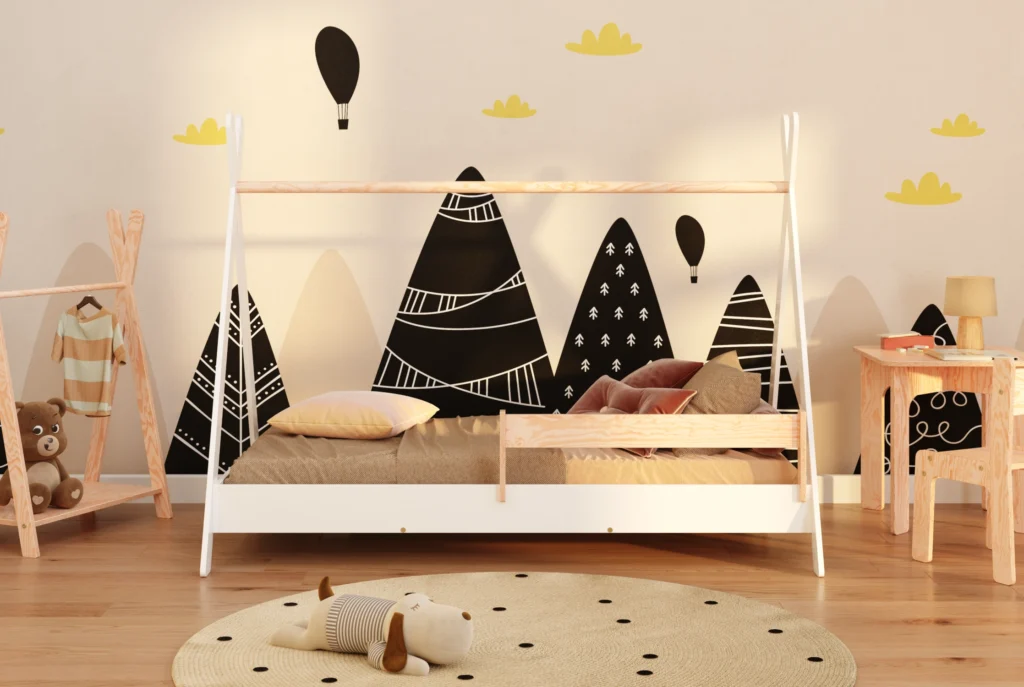 Lit pour enfant en bois de style tipi fabriqué en contreplaqué de pin de couleur blanche avec une barrière latérale