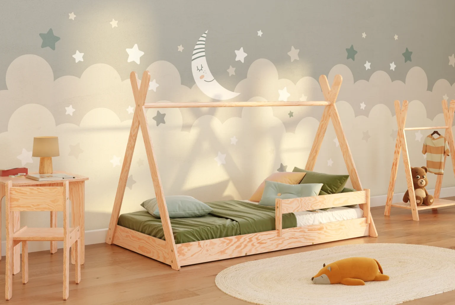 Alt text IT: Letto per bambini Tipi F in compensato di pino naturale con struttura a tenda e sponda in cameretta stellata