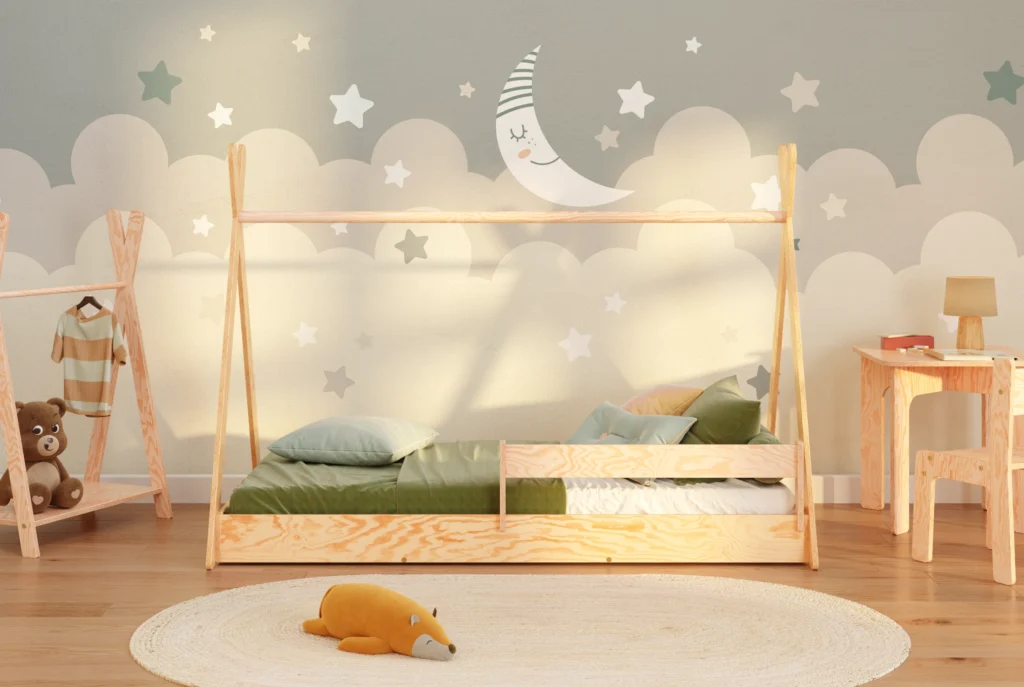 Lit enfant en bois de style tipi en contreplaqué de pin couleur bois verni avec barrière latérale