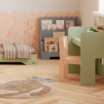 Scrivania per bambini MIMI BRK colore verde con sedia in legno naturale, design Montessori, arredo sostenibile e sicuro