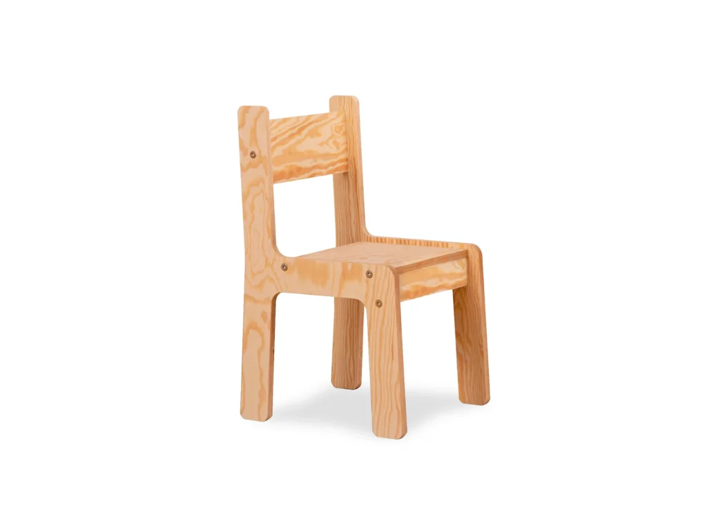 Chaise enfant en bois réalisée en contreplaqué de pin couleur bois naturel