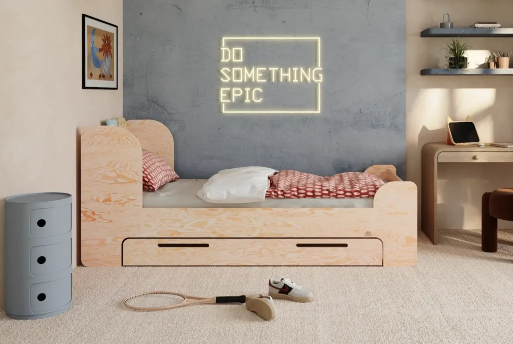 Lit pour enfant en bois fabriqué en contreplaqué de pin de couleur bois naturel avec une tête de lit haute et un tiroir