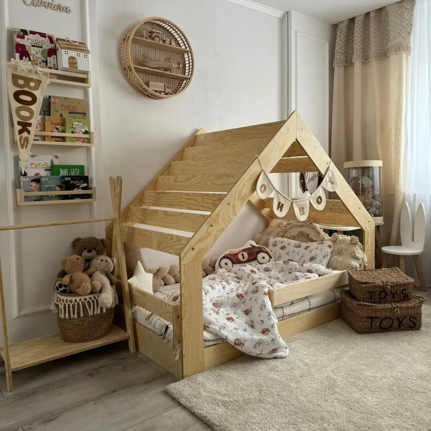Lit cabane en bois pour enfant structure basse avec sommier MOON G Montessorii