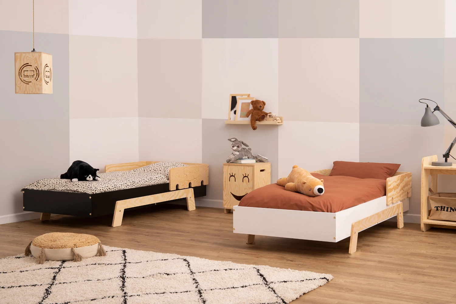 Lit simple enfant en bois avec barrière de sécurité et sommier PUZZLE BR1 Montessori