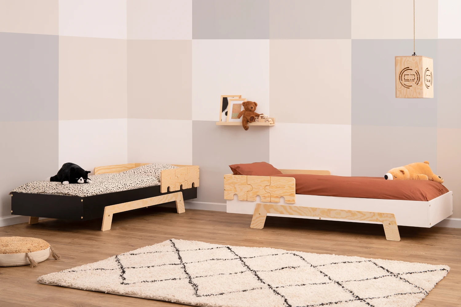 Lit simple enfant en bois avec barrière de sécurité et sommier PUZZLE BR1 Montessori