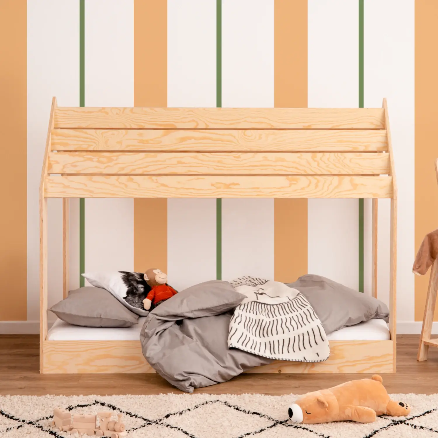 Lit cabane en bois pour enfant avec structure basse et sommier MOON M Montessori