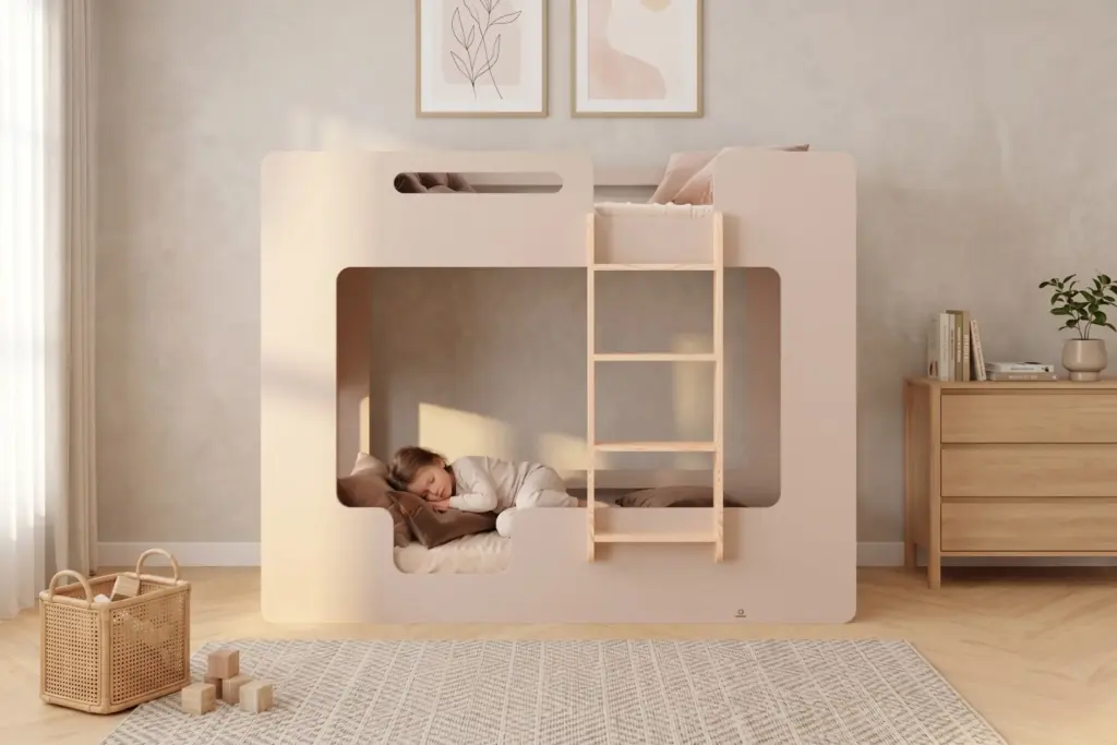 Letto a soppalco MIMI D Smartwood color cashmere in una cameretta accogliente - bambina che dorme nel letto inferiore con scala in legno naturale