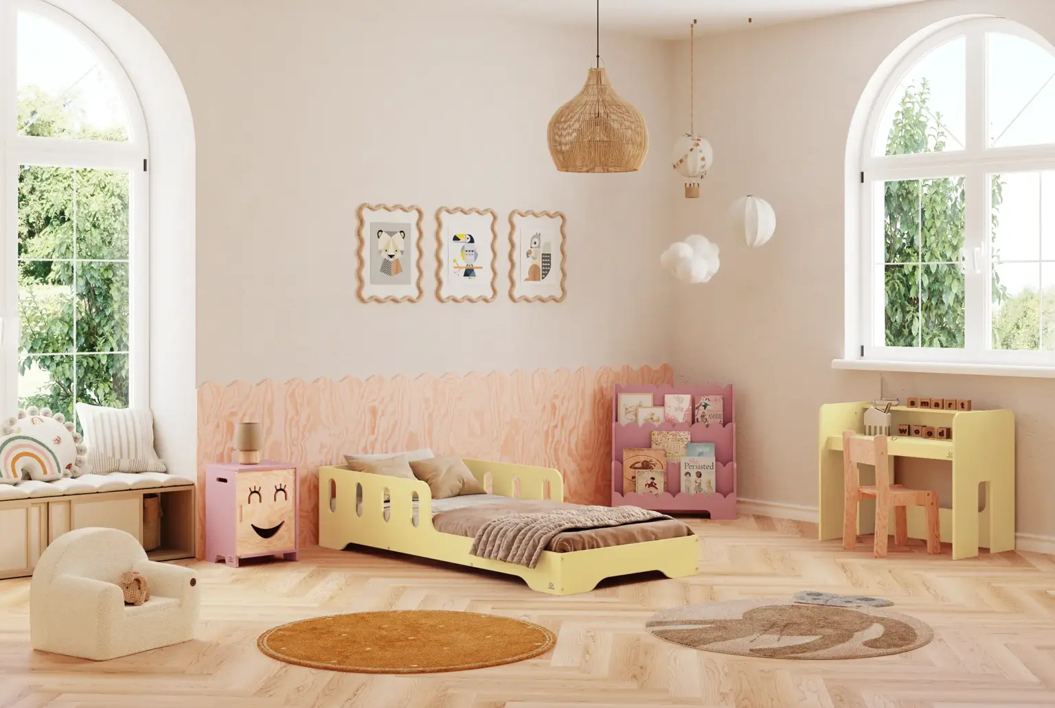 Letto per bambini Tila 6 color burro con sponde traforate in cameretta luminosa con scrivania